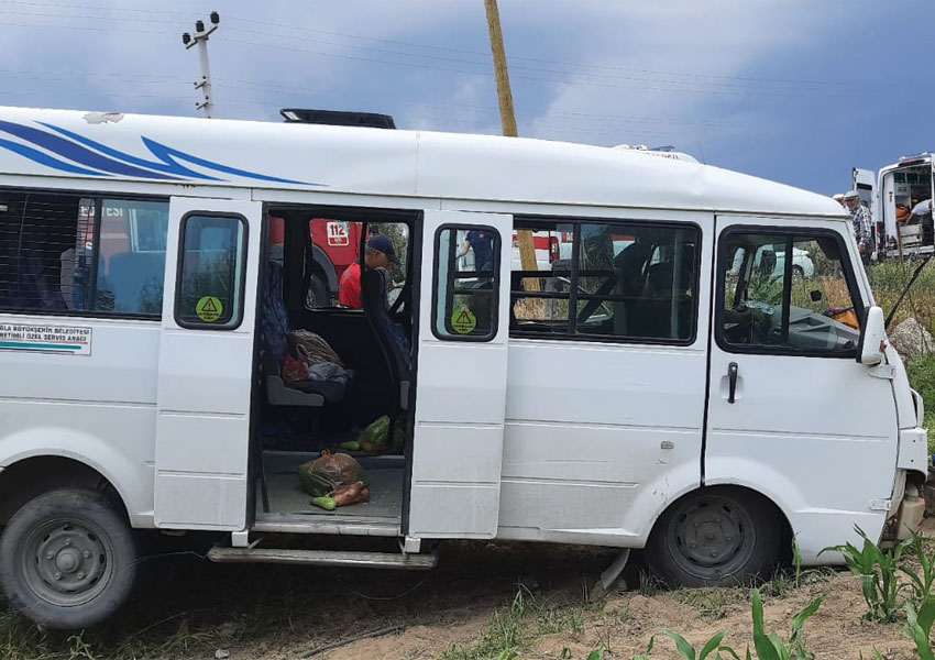 Aydın’da minibüs yol kenarına savruldu: 1 ölü 2 yaralı