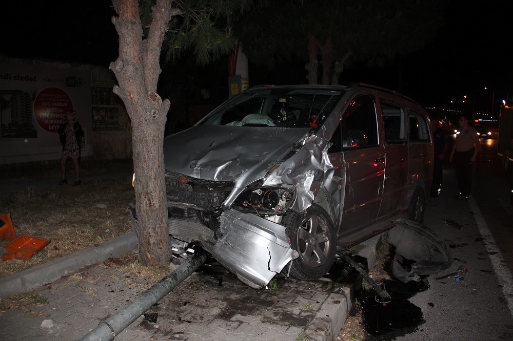 Aydın'da minibüsler kafa kafaya çarpıştı: 6 yaralı