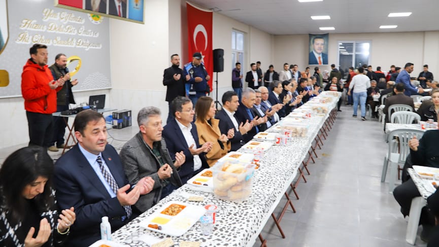 AK Parti Aydın teşkilatı iftar yemeğinde buluştu