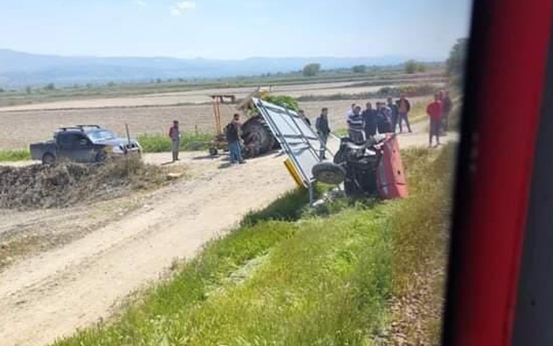 Aydın'da tren traktöre çarptı