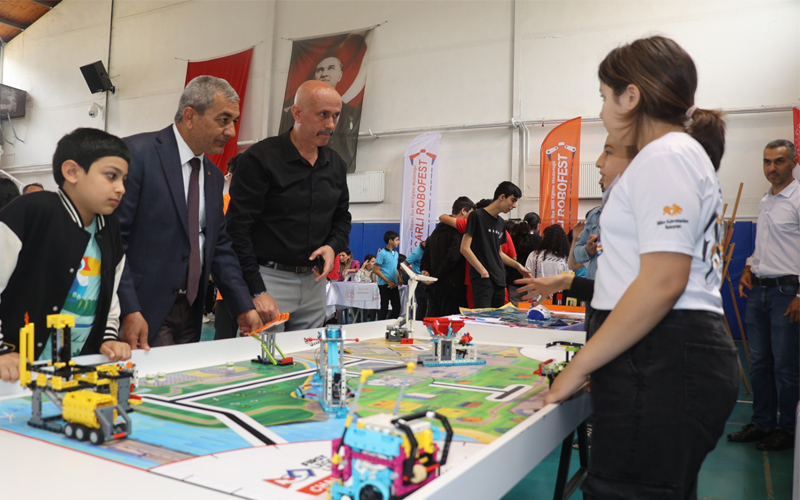 Koçarlı Robofest Yarışması renkli görüntülere sahne oluyor