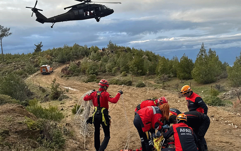 Aydın'da motosiklet uçuruma yuvarlandı, Jandarmadan helikopterli operasyon