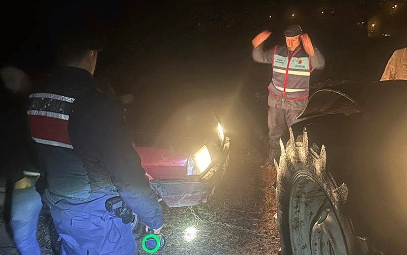 Aydın'da mahsur kalan kişiyi jandarma kurtardı