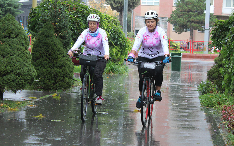 Kanseri yenip mutluluk turuna çıktılar