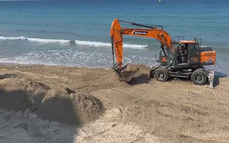 Kuşadası’nın plajları turizm sezonuna hazırlanıyor