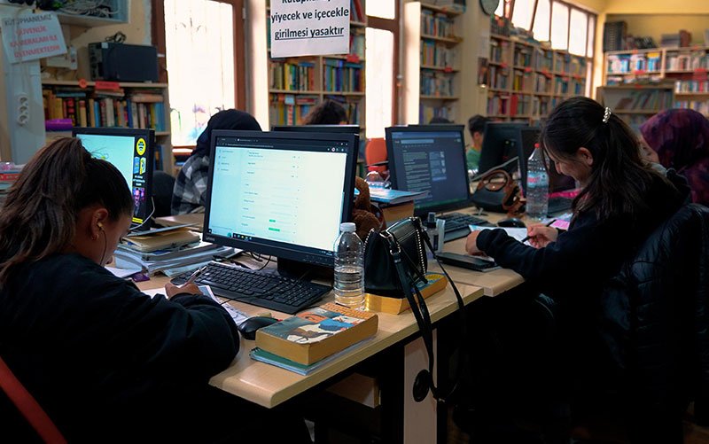 Didim Belediyesi Halk Kütüphanesi gençlerin buluşma merkezi oldu