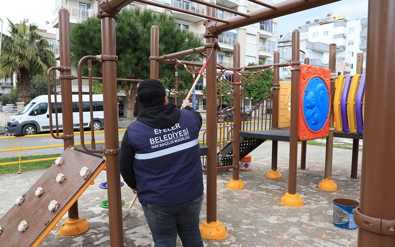 Efeler’in parkları daha güvenli daha konforlu