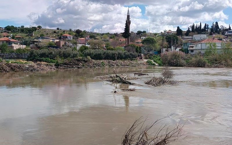Taşköprü sular altında kayboldu