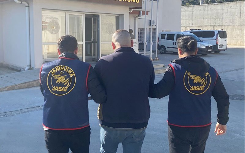 10 yıl hapis cezası bulunan hükümlü Kuşadası’nda yakalandı