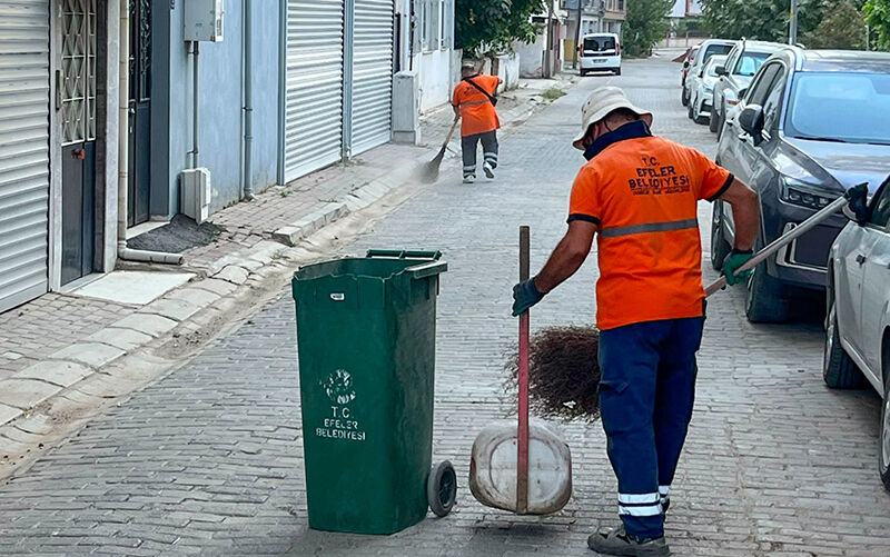 Efeler’de temizlik çalışmaları mahalle mahalle sürüyor