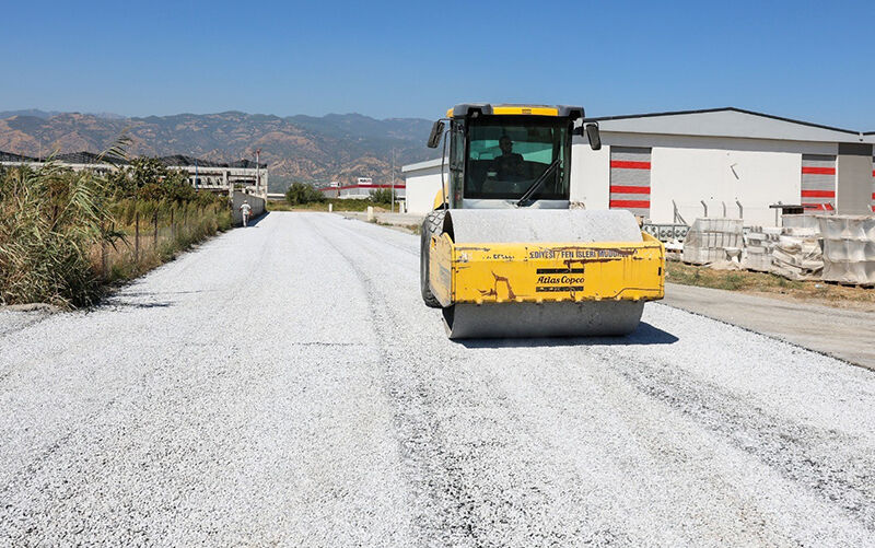 Efeler’in iki noktasında asfalt seferberliği