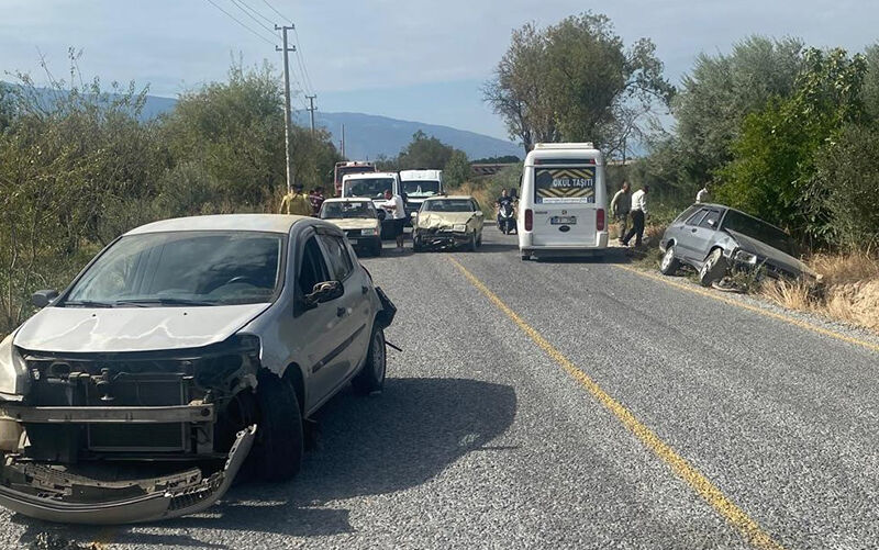 Aydın’da zincirleme kaza: Biri çocuk 2 yaralı
