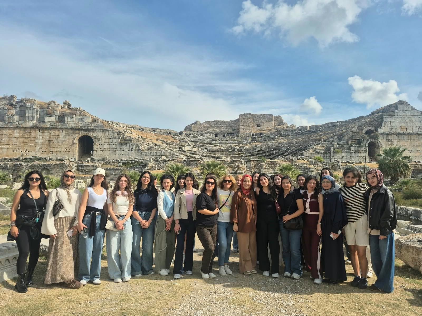 Üniversite Öğrencileri Didim ve Milet'in Tarihi Mirasını Keşfetti