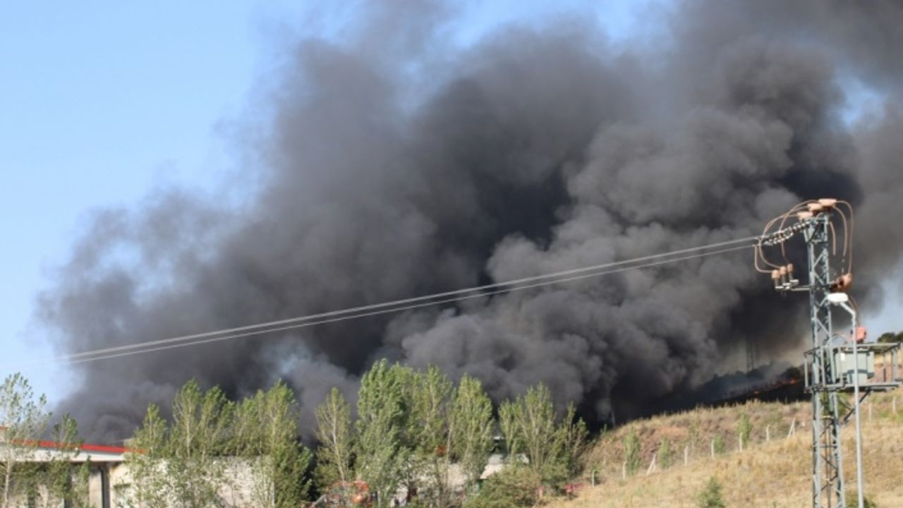 Manisa'da katı atık bertaraf tesisinde yangın