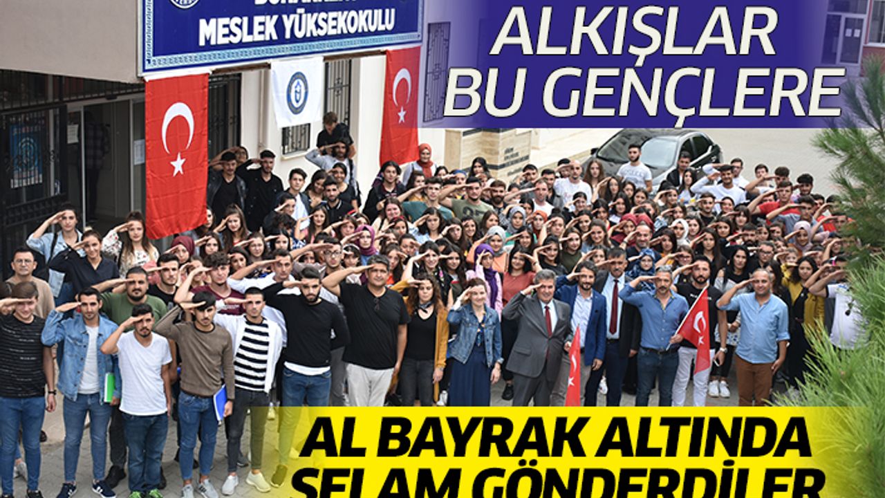 Al bayrak altında Mehmetçiğe selam gönderdiler