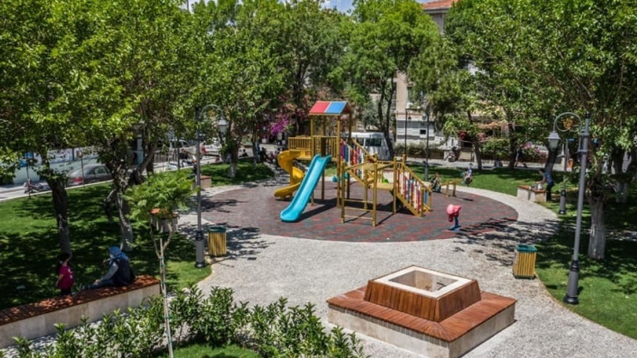 Kuşadası’nda Alev Atak Parkı yenilendi