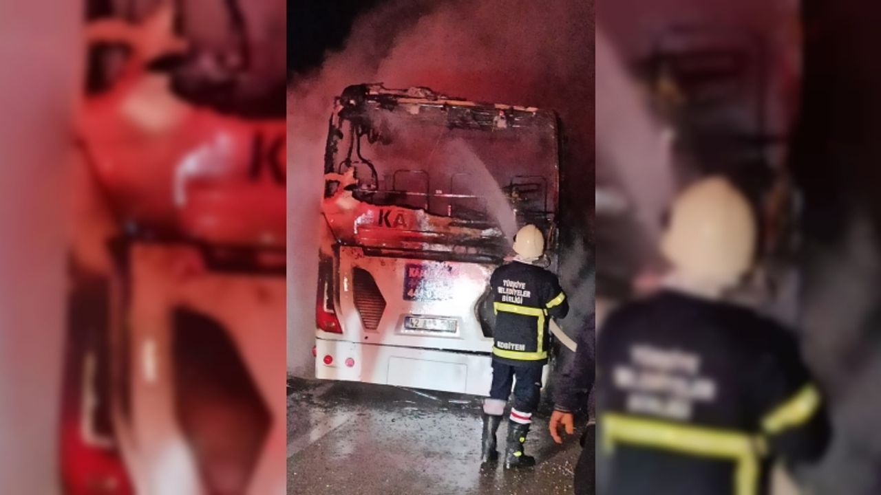 Afyonkarahisar'da seyir halindeki yolcu otobüsü yandı