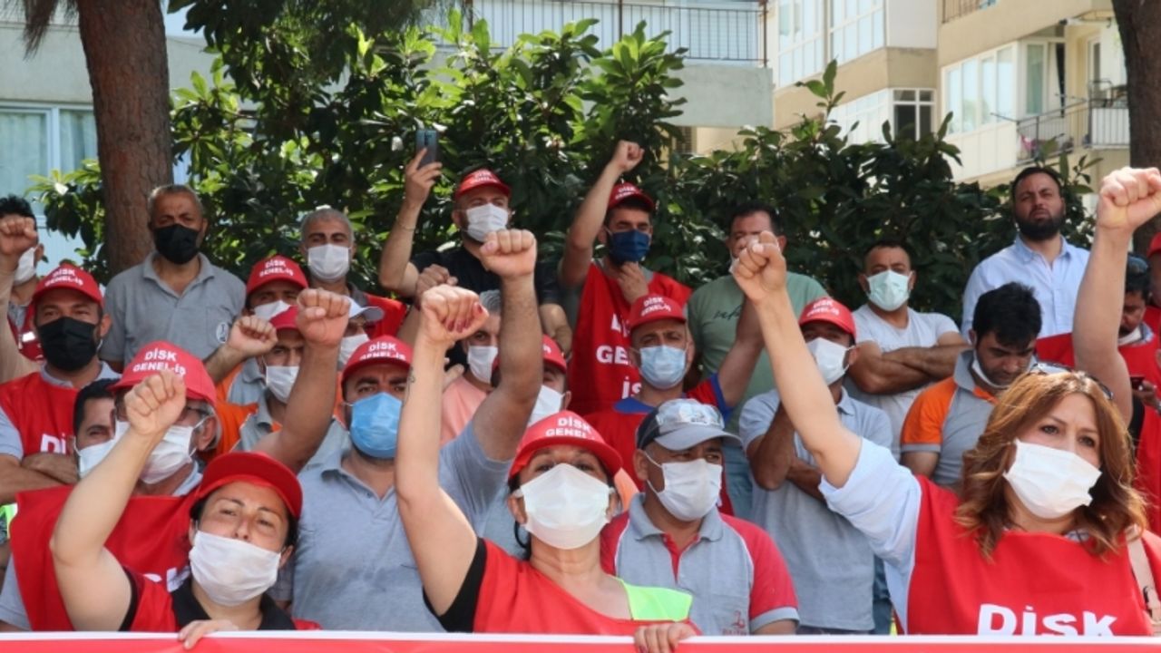 Bayraklı A.Ş işçileri, toplu iş sözleşmesine aykırı uygulamaları protesto etti