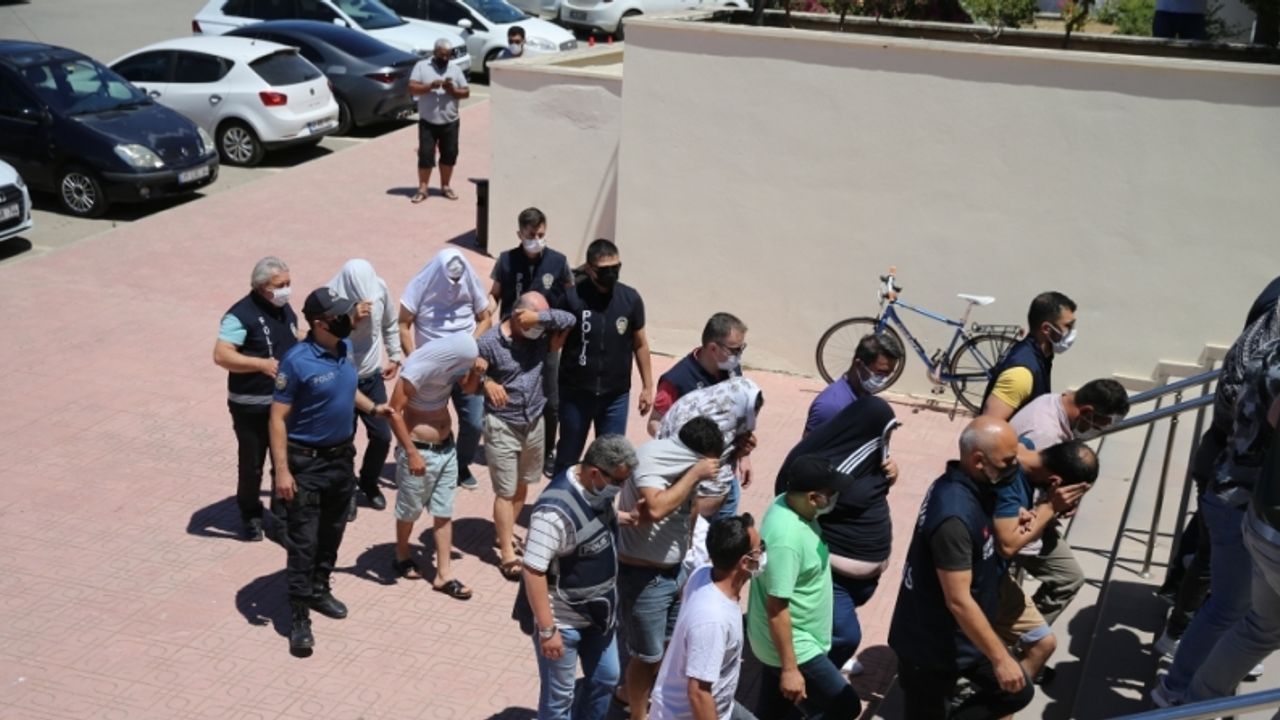 GÜNCELLEME - Muğla merkezli fuhuş operasyonunda adliyeye sevk edilen 18 şüpheliden 2'si tutuklandı