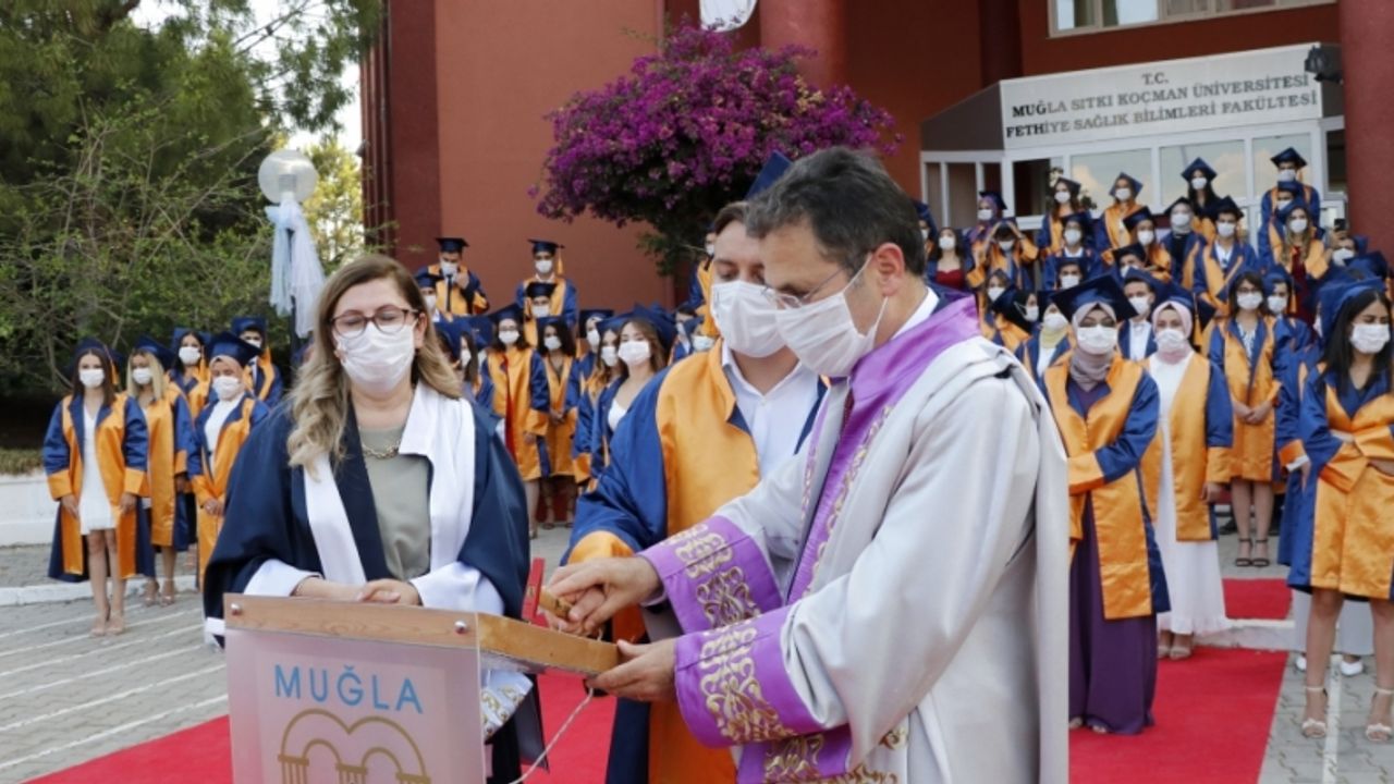 MSKÜ Sağlık Bilimleri Fakültesinde mezuniyet heyecanı
