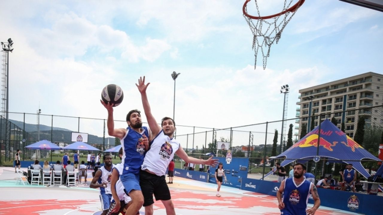 "Red Bull Half Court 3x3" sokak basketbolu turnuvasının ilk eleme turu Bursa'da yapıldı