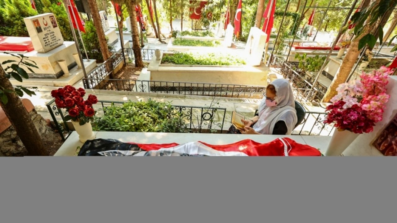 15 Temmuz Demokrasi ve Milli Birlik Günü kapsamında Ege'deki şehitliklerde anma törenleri düzenlendi