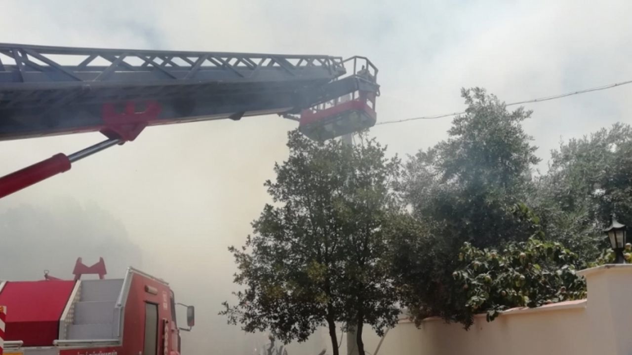 Denizli'de tekstil atölyesinde çıkan yangın hasara neden oldu