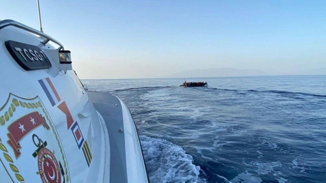 Ege Denizi'nde yardım bekleyen 51 düzensiz göçmeni Türk Sahil Güvenliği kurtardı