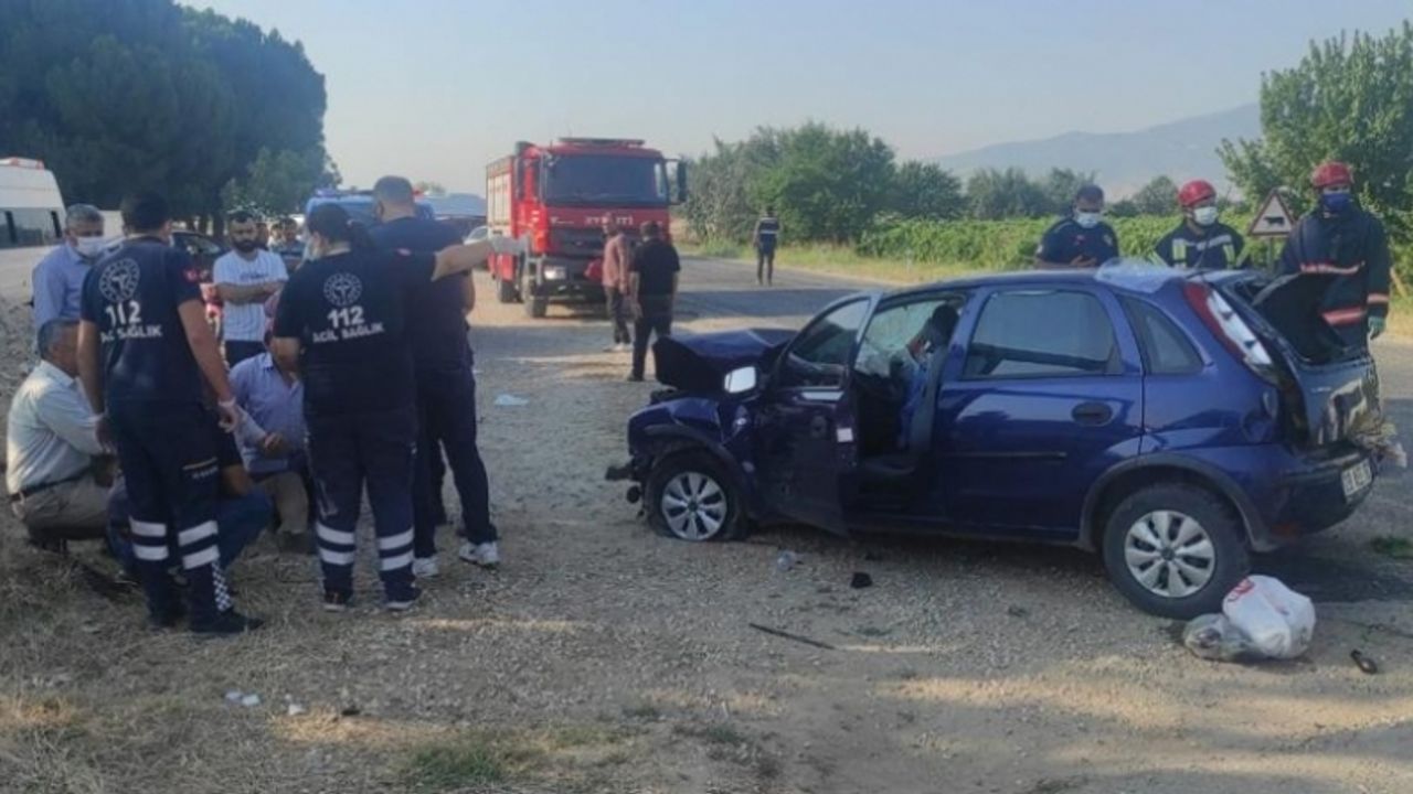 GÜNCELLEME - Tarım işçilerini taşıyan minibüs ile otomobil çarpıştı: 2 ölü, 9 yaralı