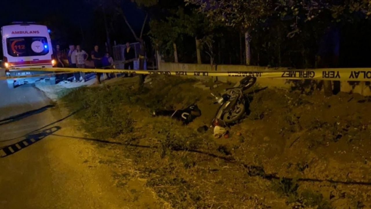 Uşak'ta şarampole devrilen motosikletin sürücüsü hayatını kaybetti