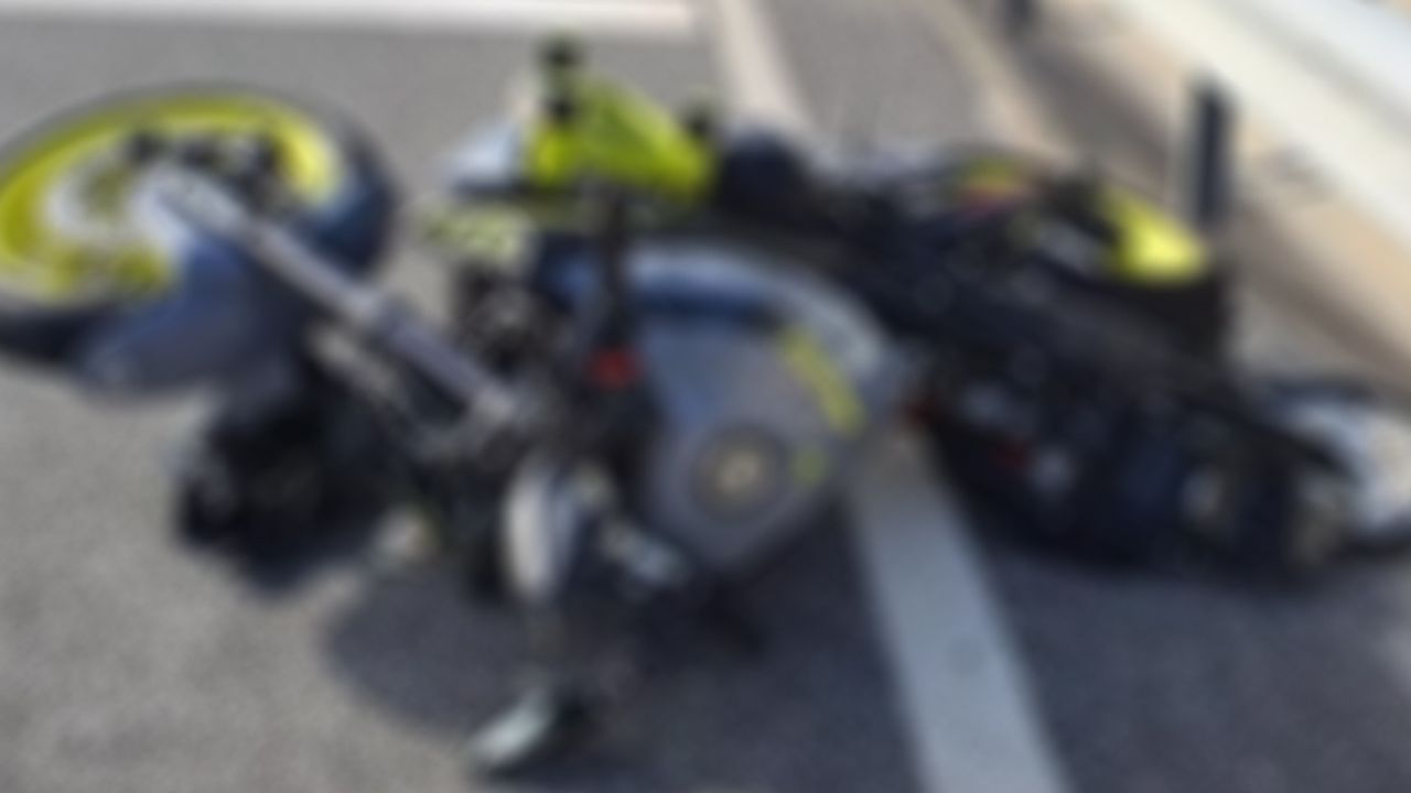 Aydın'da motosiklet orta refüje çarptı : 1 yaralı