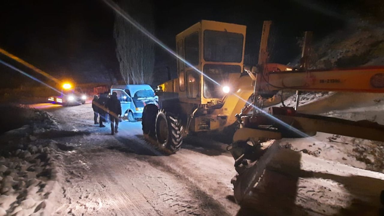 Aydın'da vatandaşlar karda mahsur kaldı: Büyükşehir ekipleri kurtardı