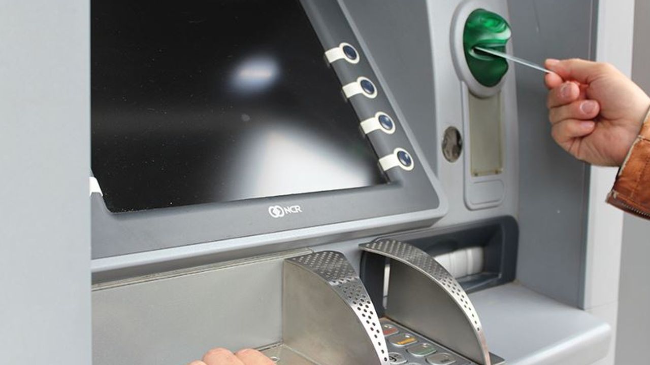 Didim'de İş Bankası ATM'sine saldırı: İnsan dışkısıyla sıvadı