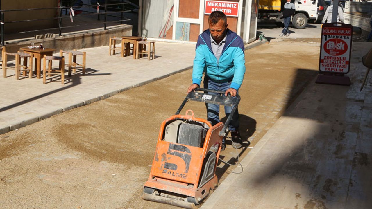 Efeler’de Adile Naşit Sokak’ta sona yaklaşıldı