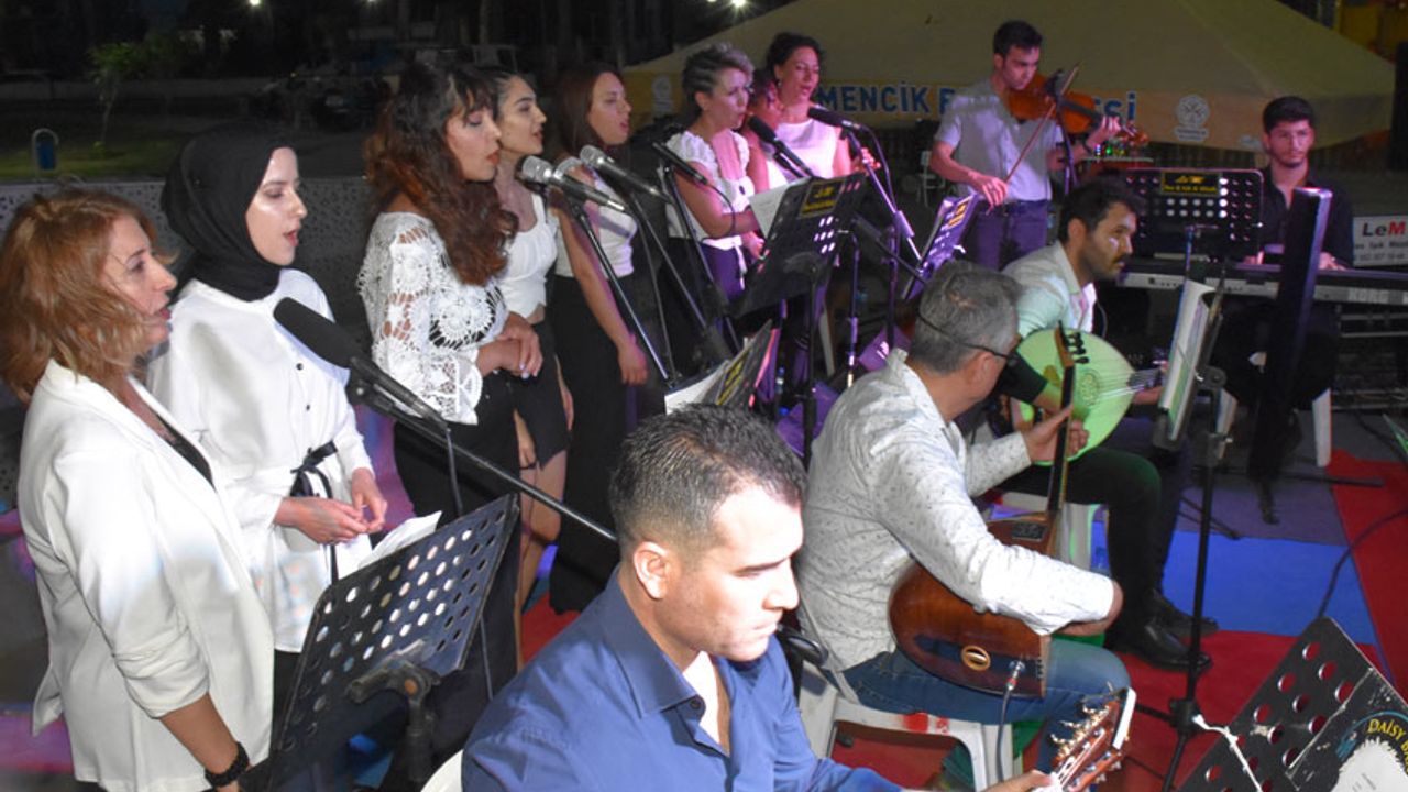 Germencik Halk Eğitim Merkezi kursiyerleri konser verdi