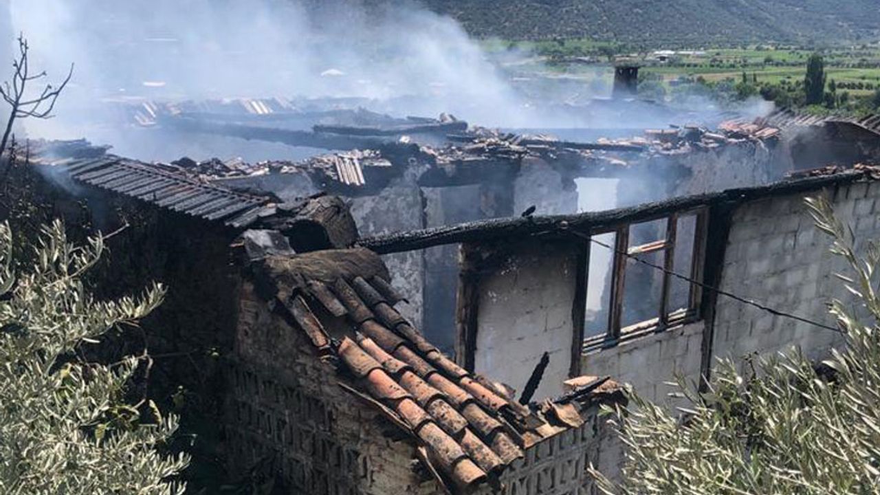 Çine’de çıkan yangında ev kül oldu