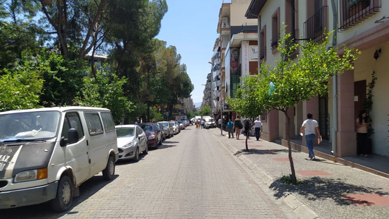 Vatandaşlar Cumhuriyet Caddesi'nin asfaltlanmasını istedi