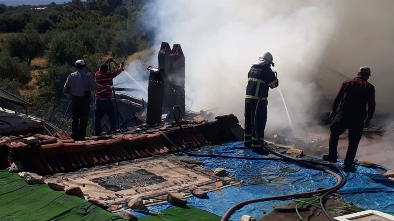 Karacasu'da korkutan ev yangını!