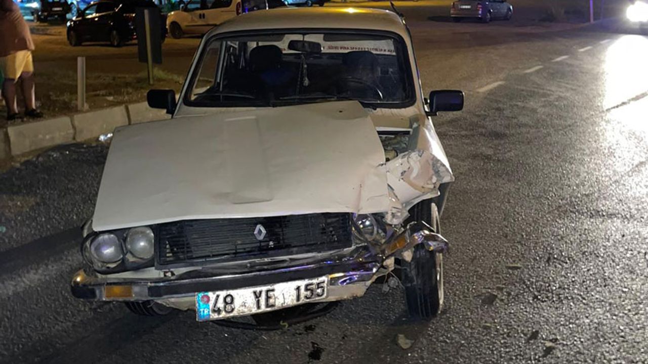 Aydın’da iki otomobil çarpıştı: 2 yaralı