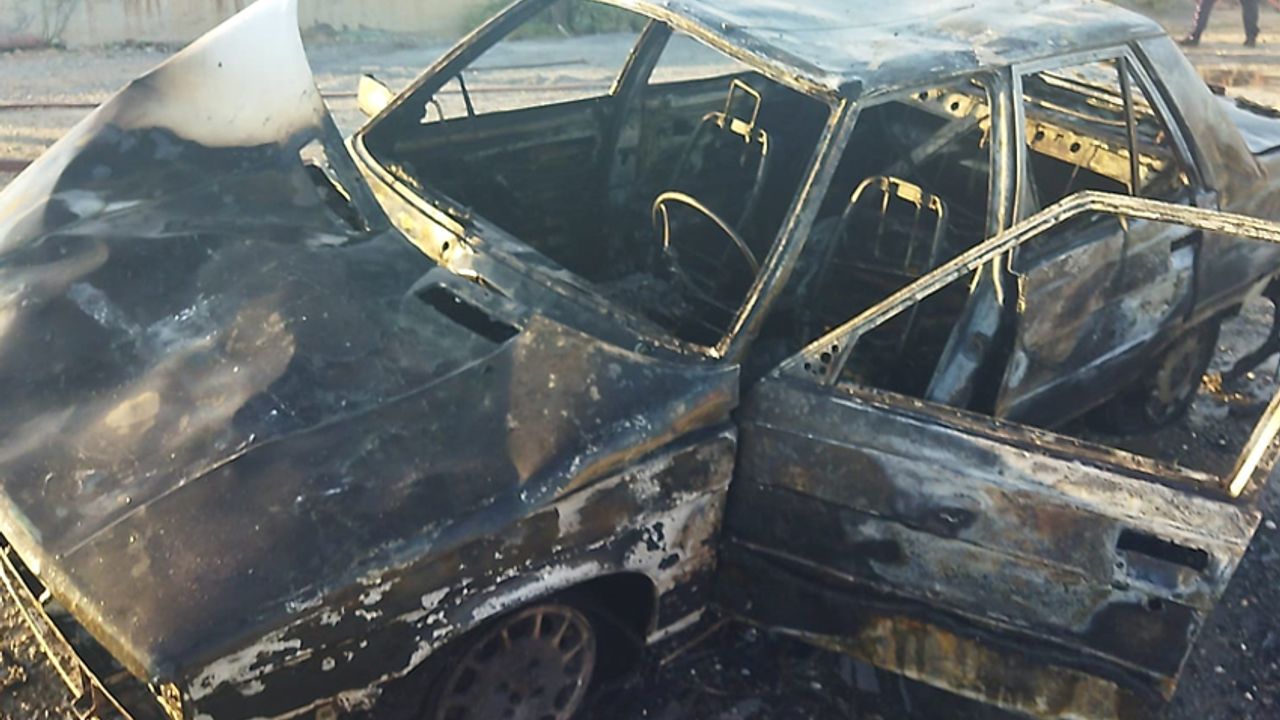 Söke'de seyir halindeki otomobil alev alev yandı
