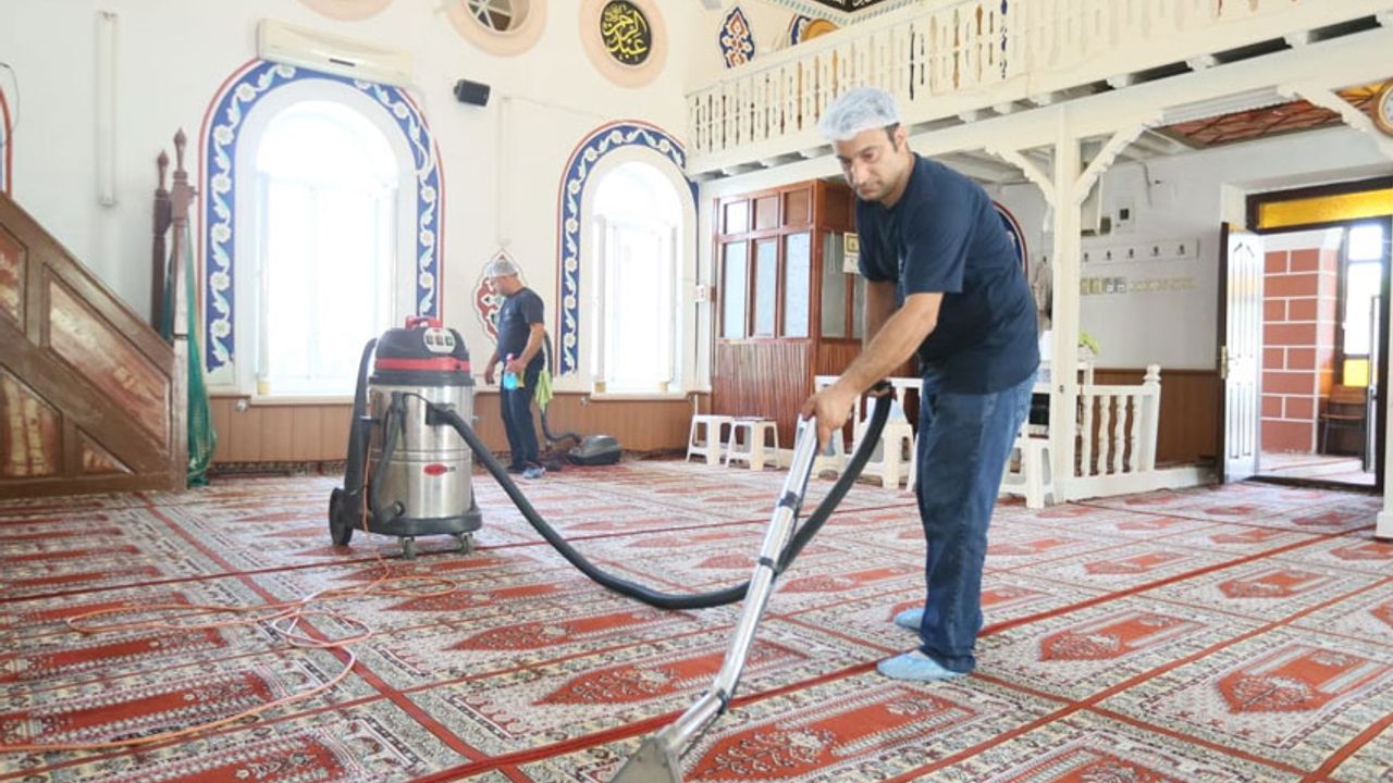 Büyükşehir Belediyesi camileri pırıl pırıl yapıyor