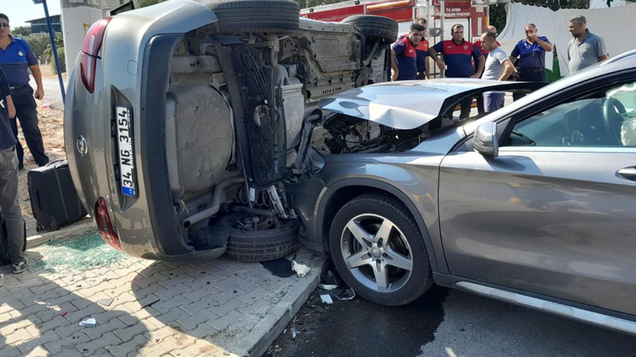 Didim’de 2 otomobil çarpıştı: 3 yaralı