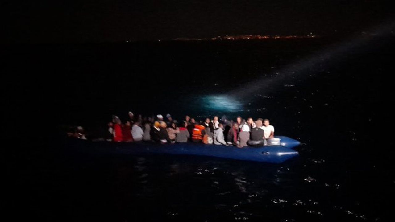 Aydın'da 13 düzensiz göçmen kurtarıldı