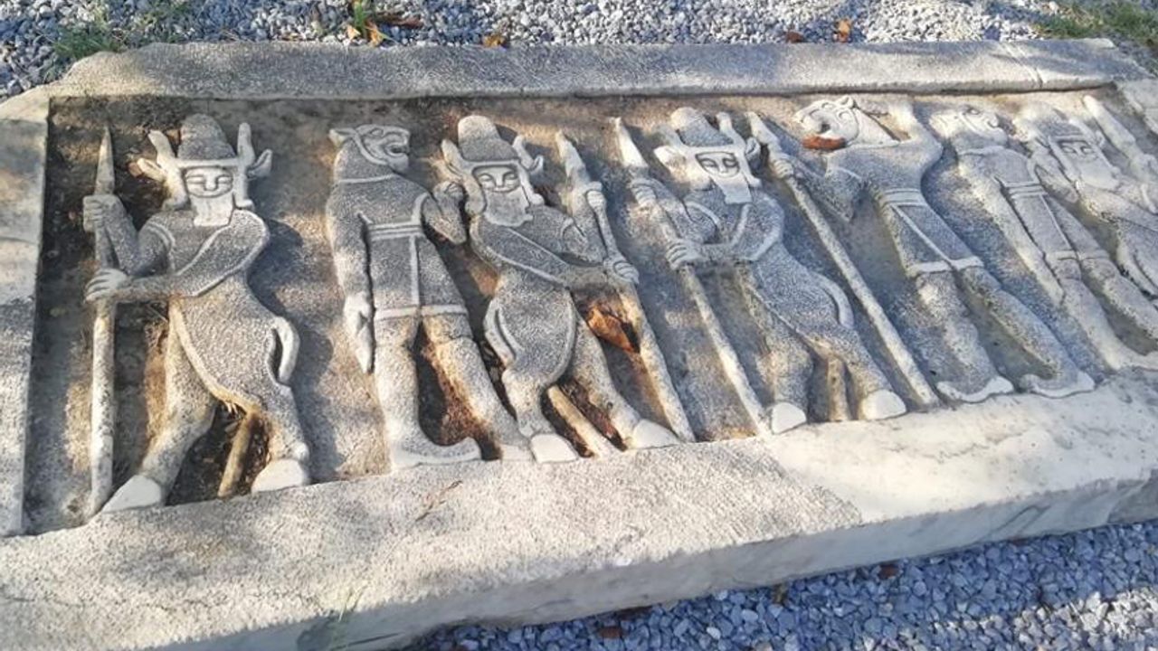 Aydın'da bir evde büyük boyutlu roma kabartmaları bulundu
