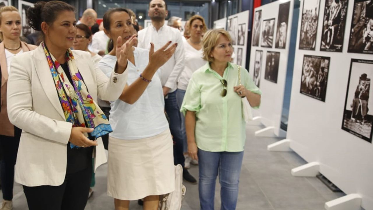 Atatürk sergisi Tekstil Park Sanat Galerisi’nde açıldı