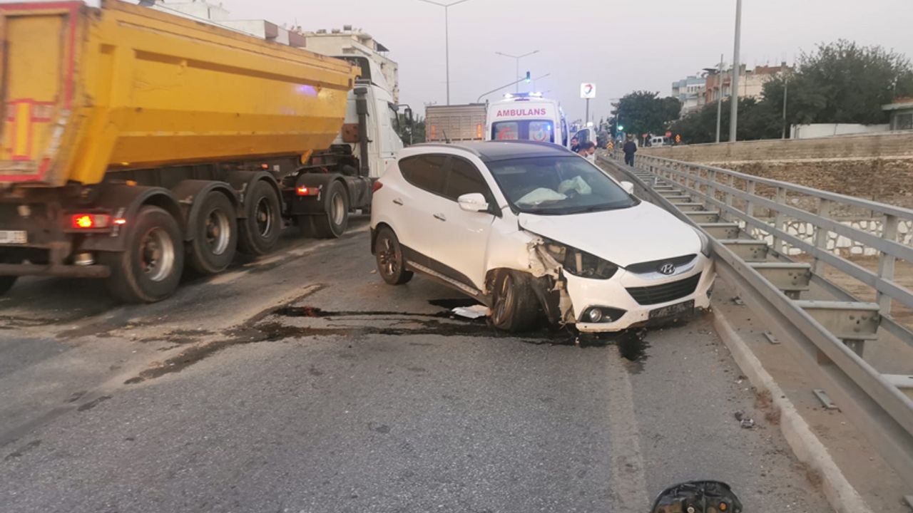 Aydın'da bariyere çarpan otomobildeki 3 kişi yaralandı