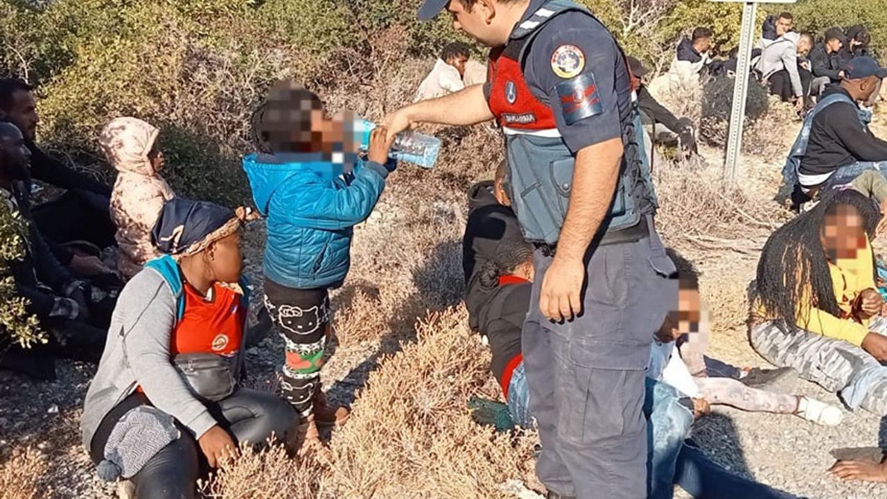 Kuşadası açıklarında 47 düzensiz göçmen kurtarıldı