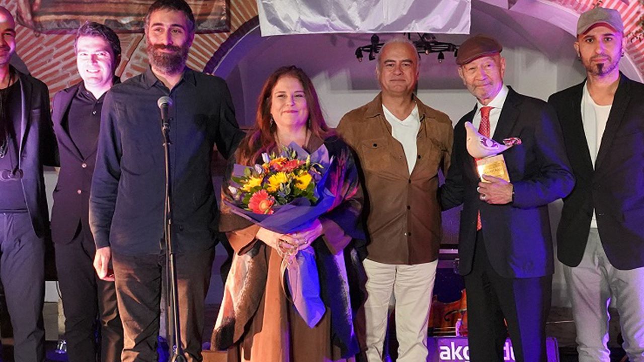 KUSAV’ın Maffy Caz Onur Ödülü Hayati Kafe ‘nin