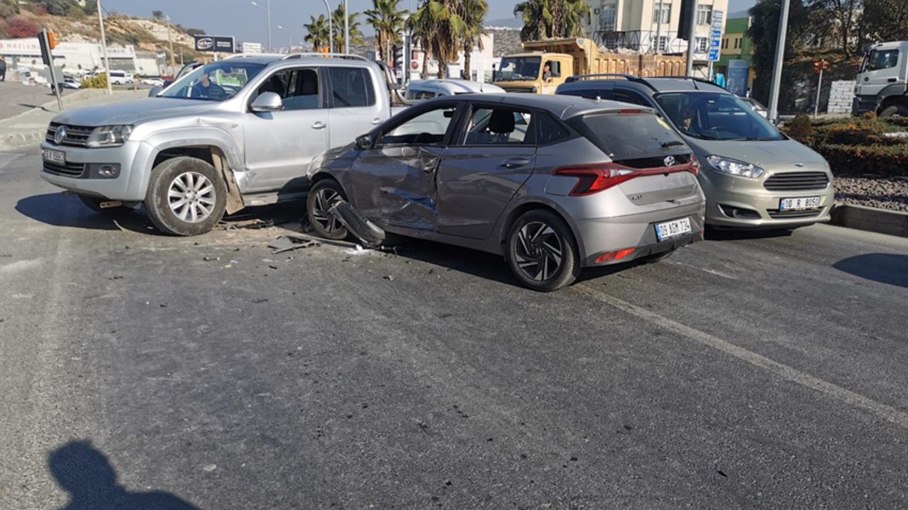 Aydın’da 4 aracın çarpıştığı kazada 2 kişi yaralandı