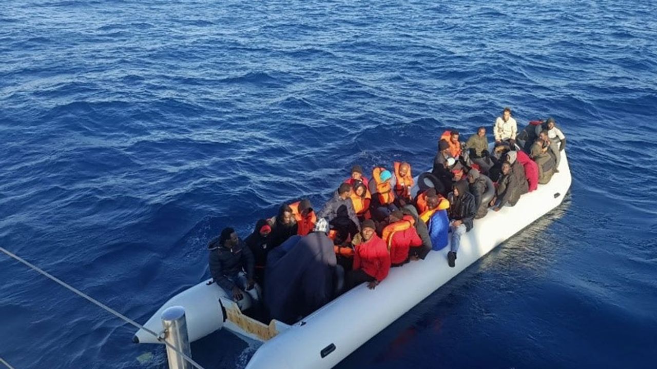 Aydın açıklarında 30 düzensiz göçmen kurtarıldı